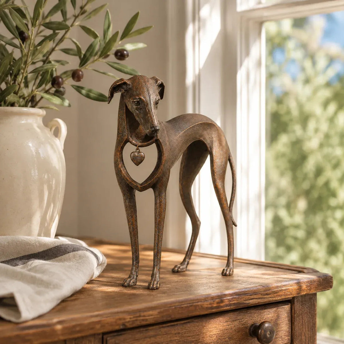 Vintage Iron Dog Accent for Timeless Interiors